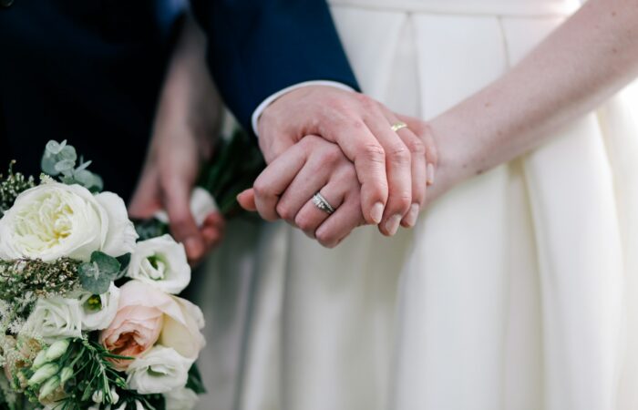Suknie na ślub cywilny: elegancja i prostota dla nowożeńców
